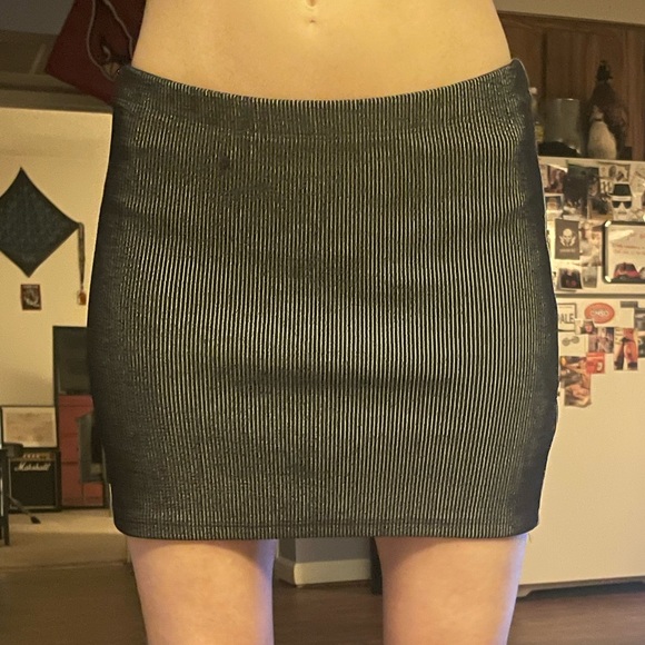 Guess by Marciano skirt - Picture 1 of 7
